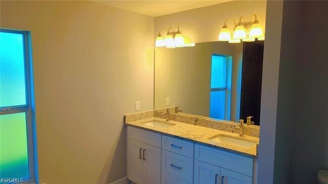 Foto del edificio - 842 Cervantes St E