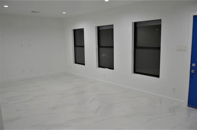 Building Photo - 4704 Allen St