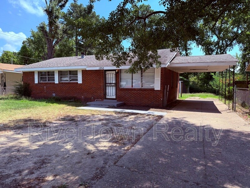 Photo - 1250 Theodore St