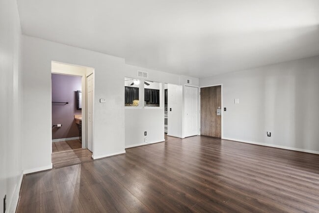 Building Photo - 25307 Shiawassee Cir