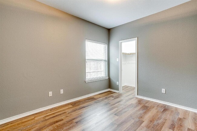Building Photo - Charming 3-Bed, 2-Bath Duplex in Burleson