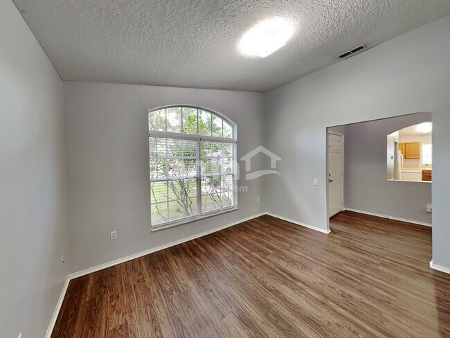 Foto del edificio - 2328 Hickory Pine St