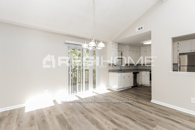 Building Photo - 1078 Lombardy Way