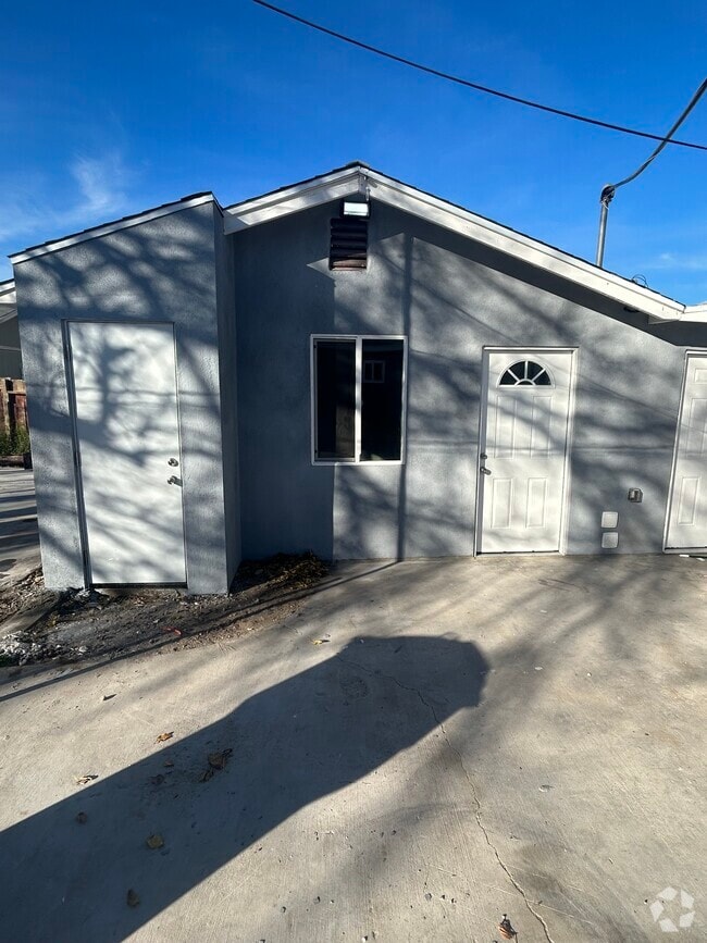 Building Photo - 1819 Harding St