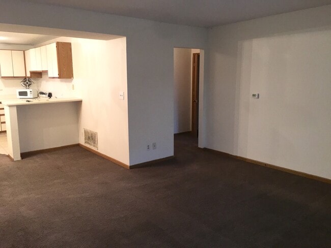 Foto del edificio - 2 Bedroom Top Floor Apartment - Close to I-70
