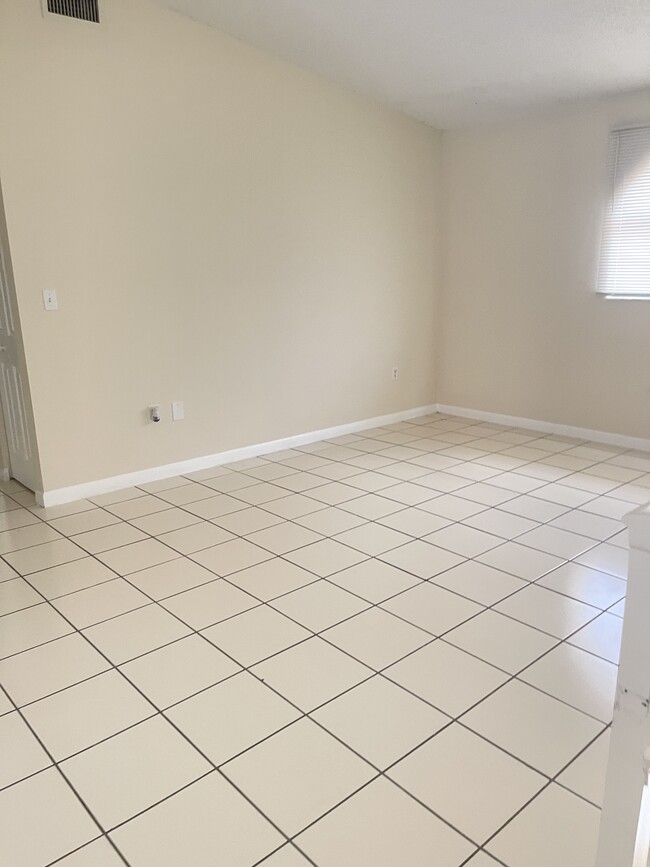 Foto del edificio - 6045 NW 186th St