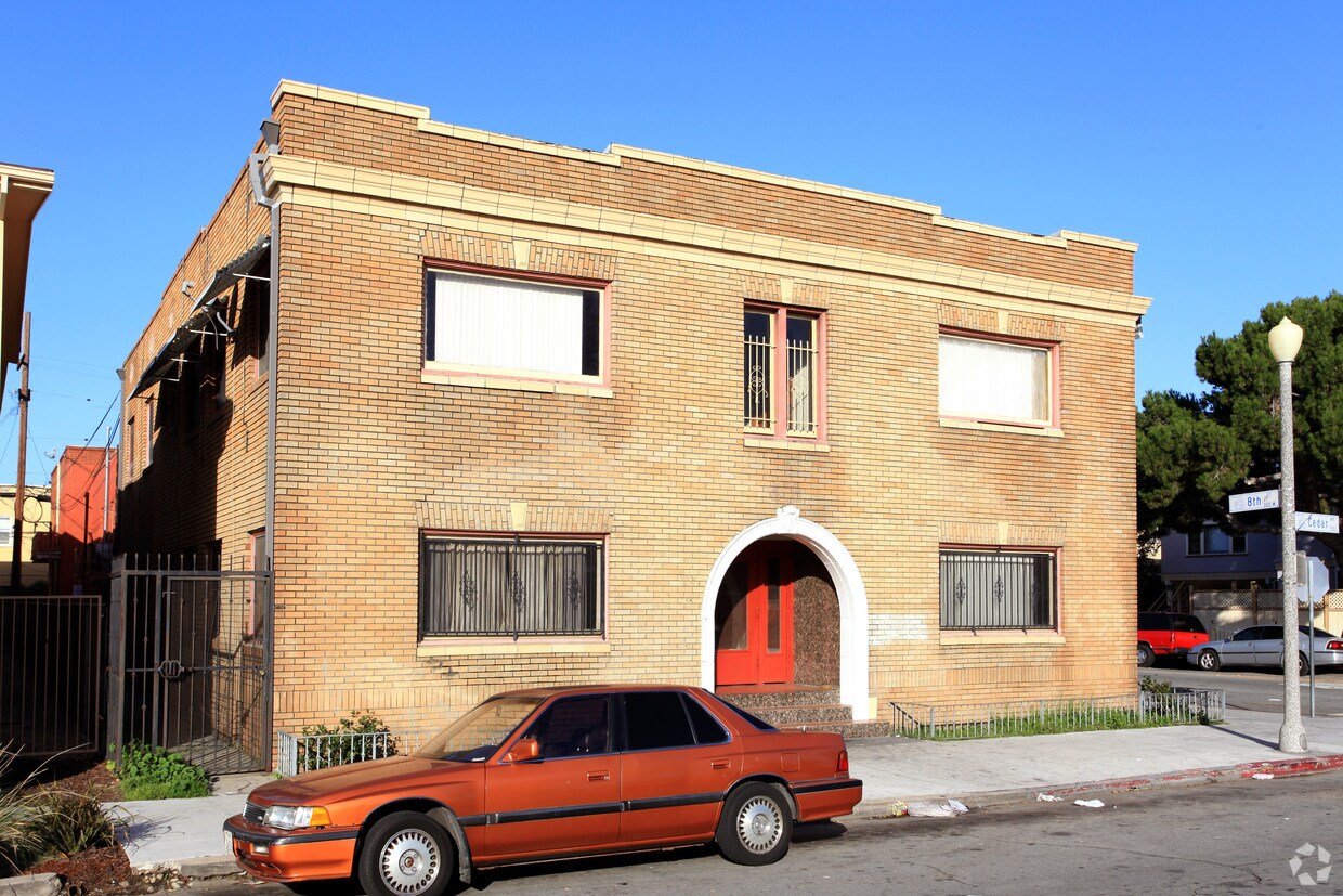 Building Photo - 310-322 W 8th St