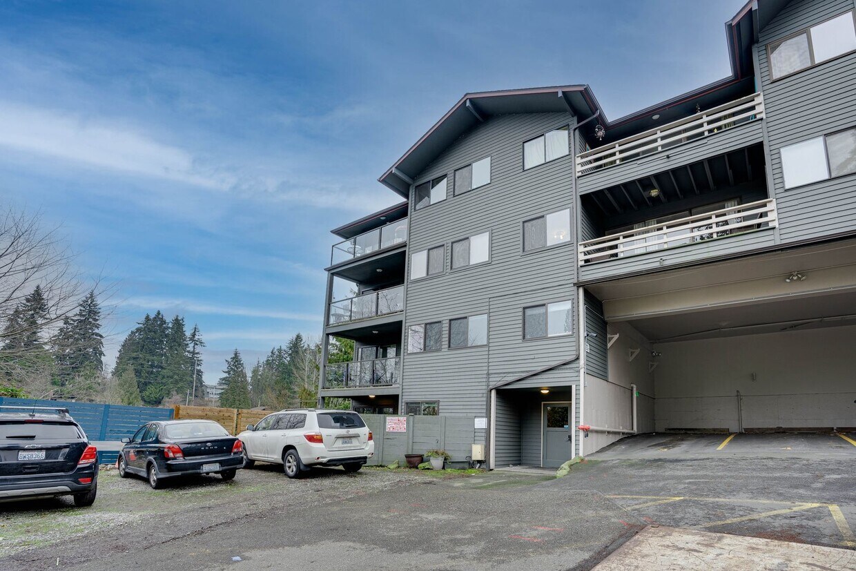 Primary Photo - 1 Bed/1 Bath Condo w/ A/C on Echo Lake, Sh...