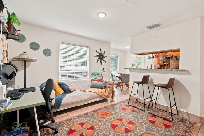 Foto del edificio - 8642 Mallard Reserve Dr