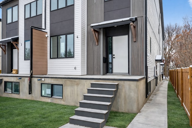 Building Photo - 10920-10130 130 St NW