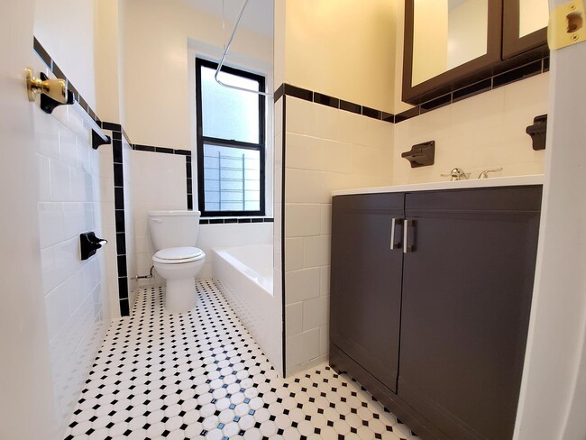 Photo - 1105 Morrison Ave House