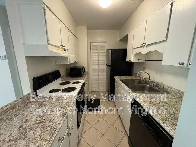 Foto del edificio - 5819 Rexford Dr