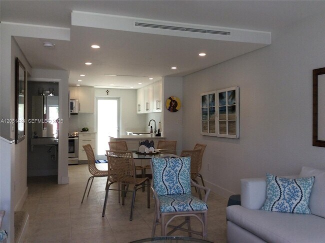 Building Photo - 881 Ocean Dr