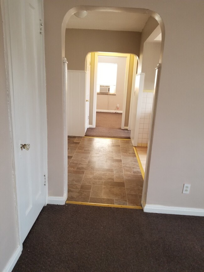 Kitchenette - 3619 Woodford Rd
