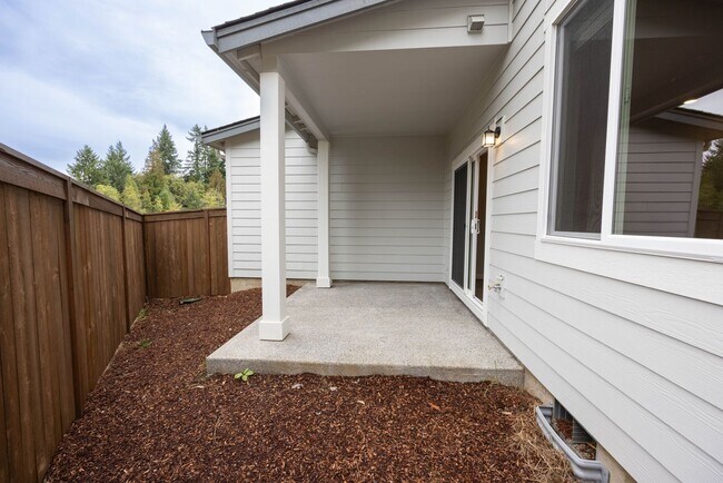 Building Photo - Gated Community - Two large bedroom suites...