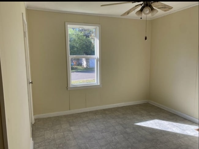 Building Photo - 3-Bedroom Home with Gated Backyard – Close...