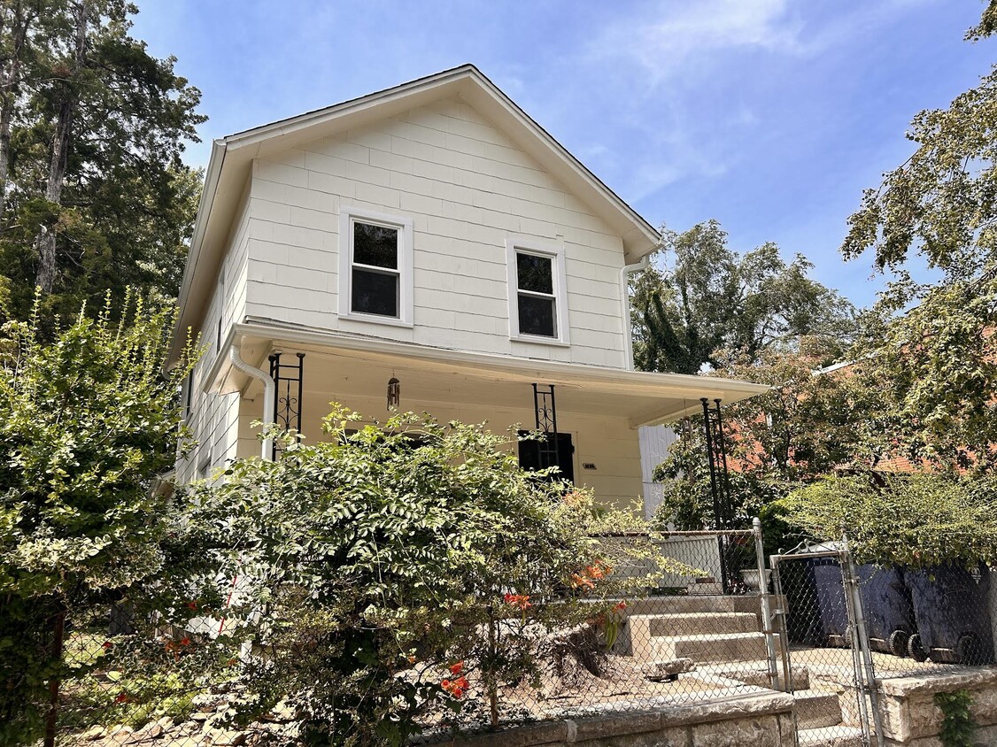 Primary Photo - 1624 Madison Ave