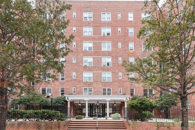 Foto del edificio - 105-25 64th Ave