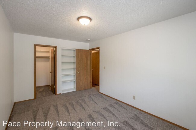 Foto del edificio - 2 br, 1 bath Apartment - 334 Finkbine Lane