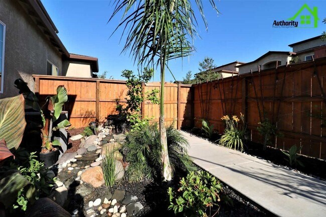 Foto del edificio - 671 Mission De Oro - Awesome yard with a d...