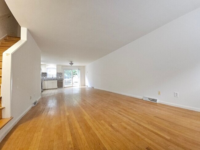 Building Photo - 129 Grew Ave