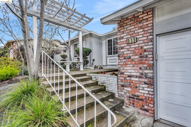 Building Photo - 909 Halite Way