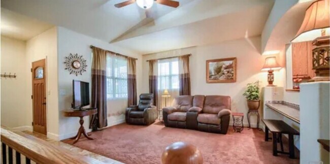 Building Photo - 4 Bedroom, 2 Bath Ranch, Corner Lot,  Fenced Front and Back Yards!