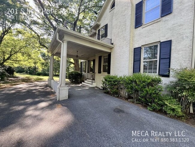 Foto del edificio - 701 S New Hope Rd