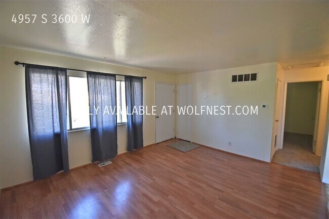 Foto del edificio - Updated 2 Bed Taylorsville Unit! No Deposi...