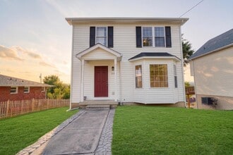 Building Photo - 395 Stonewall St