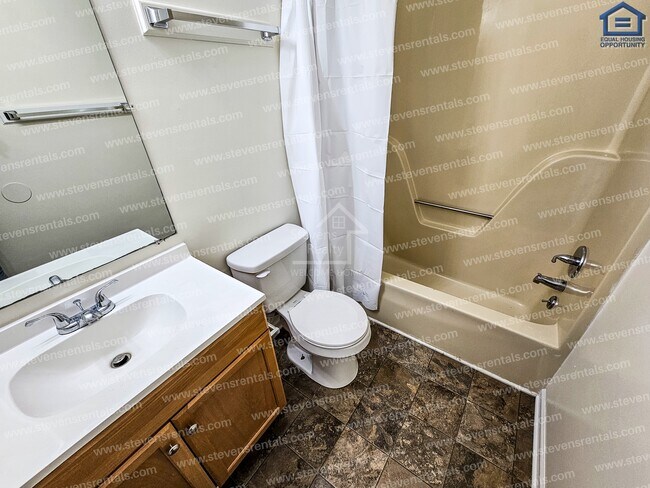 Building Photo - 457 Oriole Dr