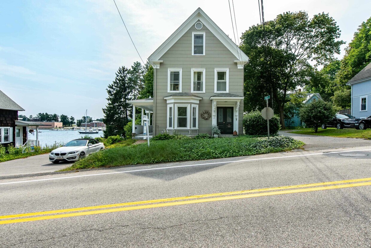 116 Whipple Rd, Kittery, ME 03904 Townhome Rentals in Kittery ME