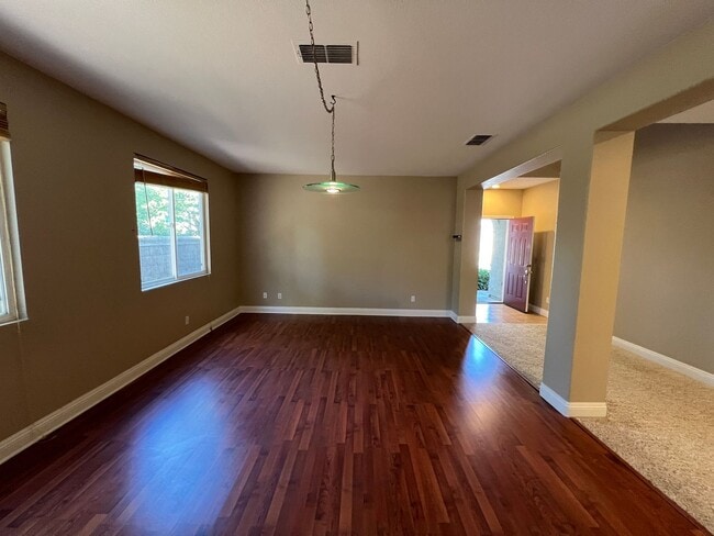 Foto del edificio - Highly Saught After Stonelake 4 Bedroom wi...