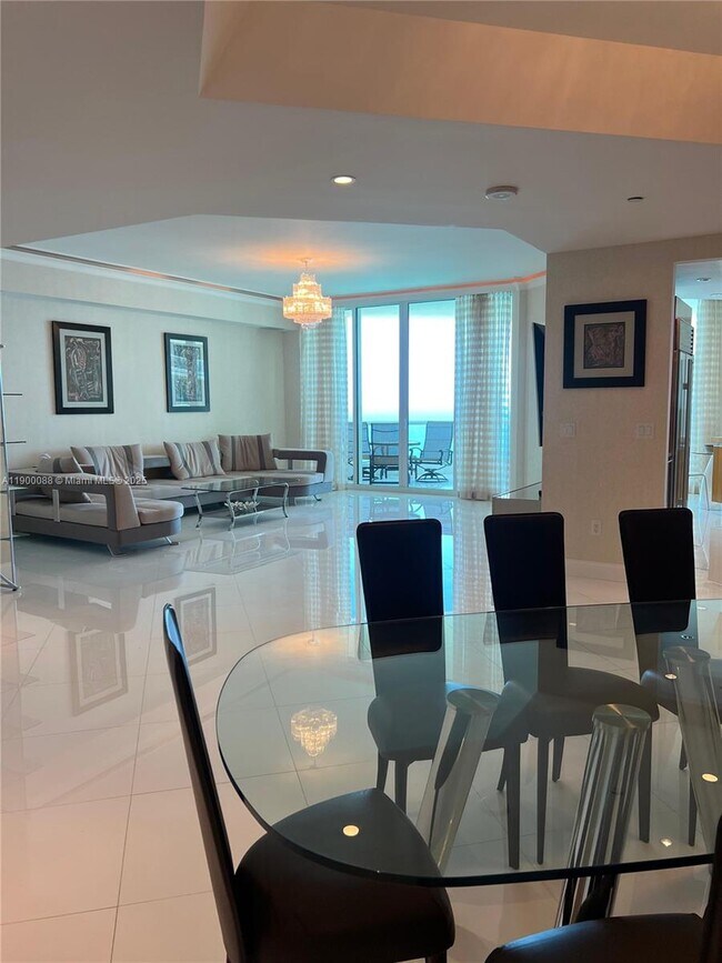 Building Photo - 16051 Collins Ave