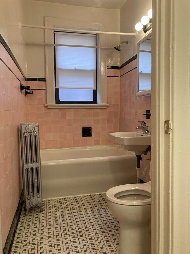 Building Photo - 1537 W 83rd St