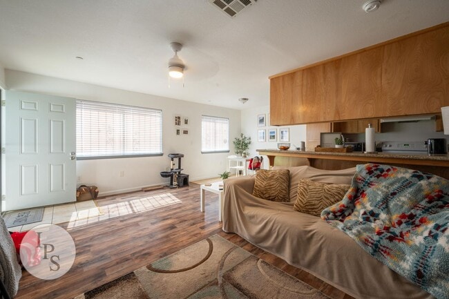 Building Photo - Fresno Westside Apt, 2BR/1BA, Shaw/Marks - Lots of Amenities