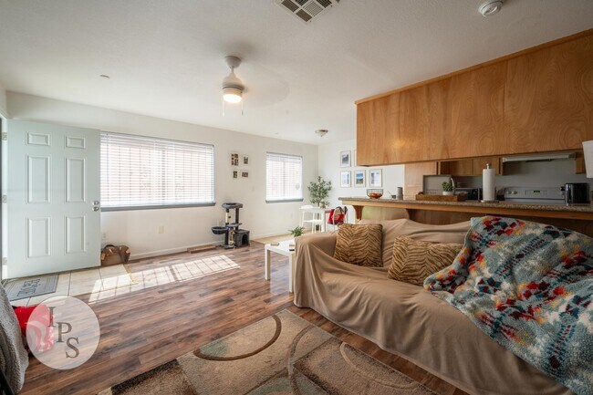 Foto del edificio - Fresno Westside Apt, 2BR/1BA, Shaw/Marks - Lots of Amenities