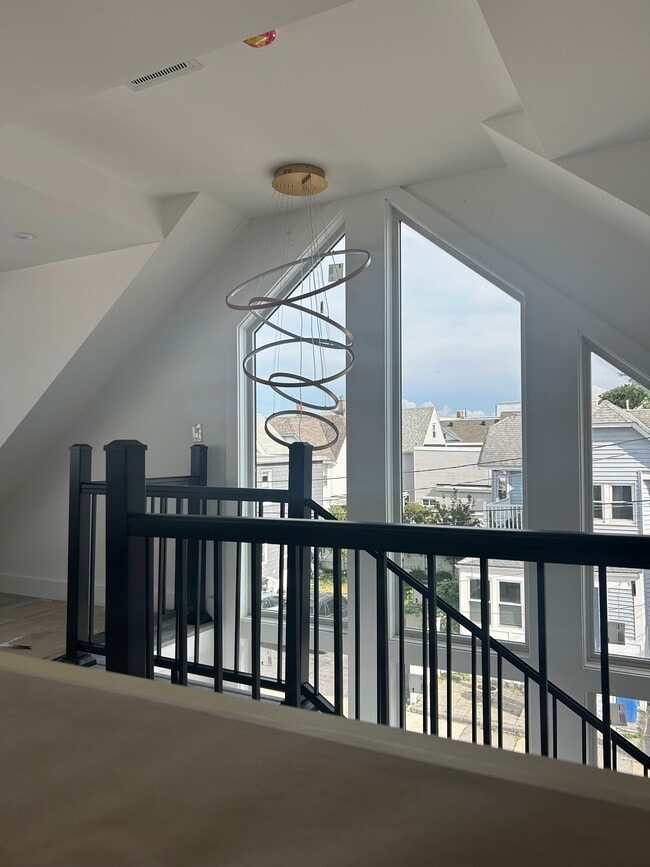 Building Photo - 58 Cutler St