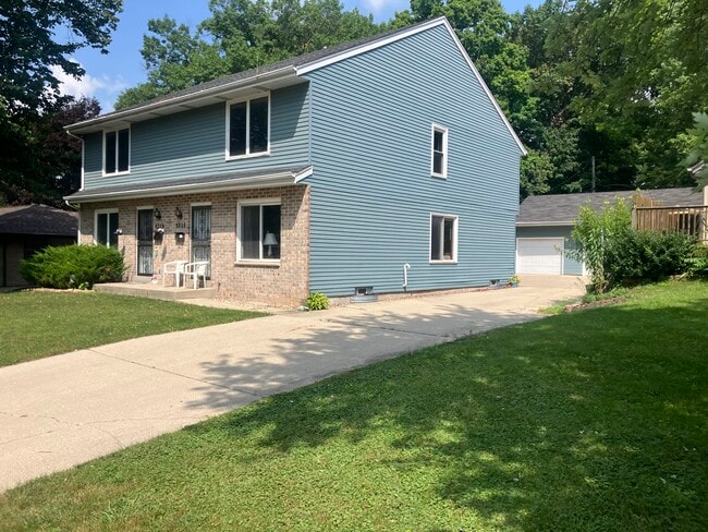 Building Photo - 9328 W Morgan Ave