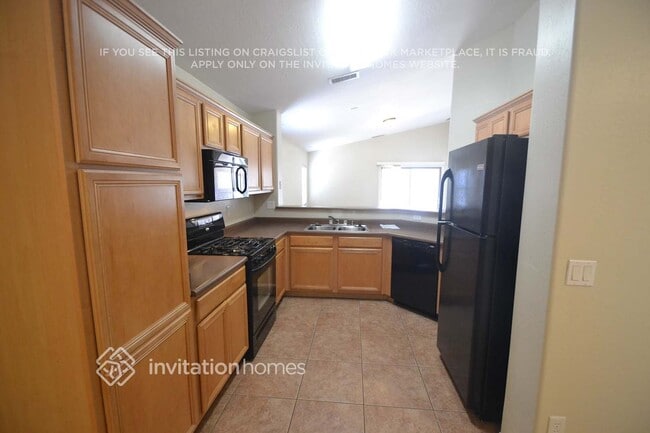 Building Photo - 5806 S 53rd Ln
