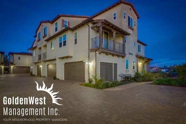 Foto del edificio - Gorgeous 2Bdm 2.5Ba Custom Model Townhouse in a Gated Community