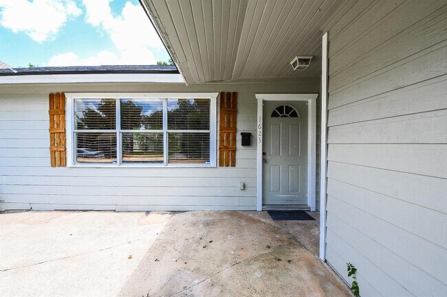 Building Photo - 1623 Camille St