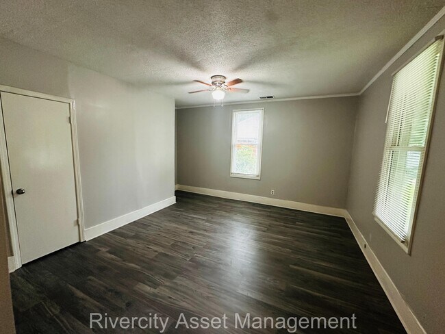 Foto del edificio - 3578 Hazelwood Ave