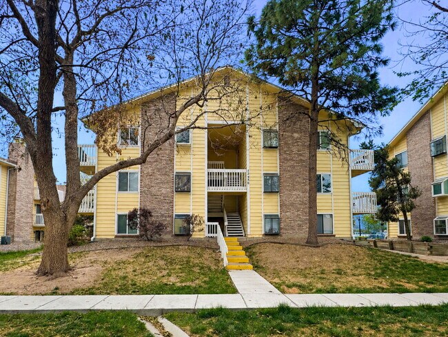 Building Photo - $1,540.95 with $300 off the first month's rent, 1 Bed - 1 Bath, Condo in Aurora with Washer and D...