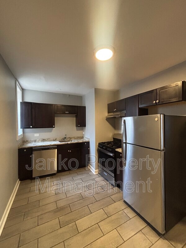 Building Photo - 2914 W 64th St