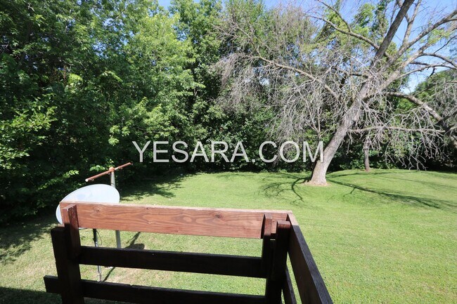 Foto del edificio - 112-112 Melrose Ct