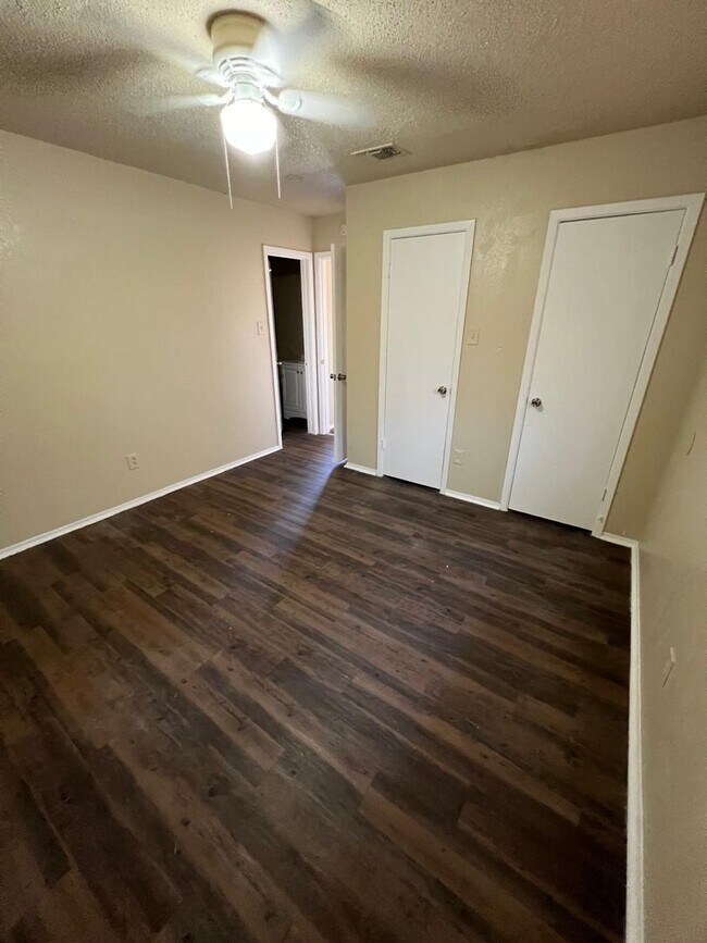 Foto del edificio - $0 First Month's Rent / $0 Deposit at Move-in