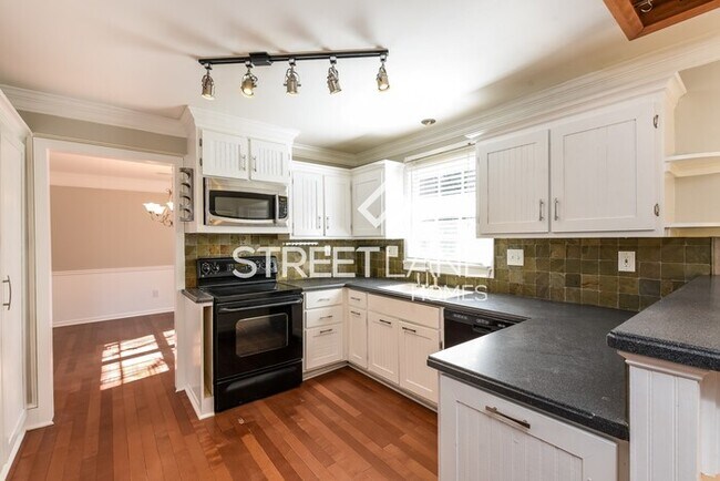 Foto del edificio - REDUCED!- Now offering $1000 off first ful...