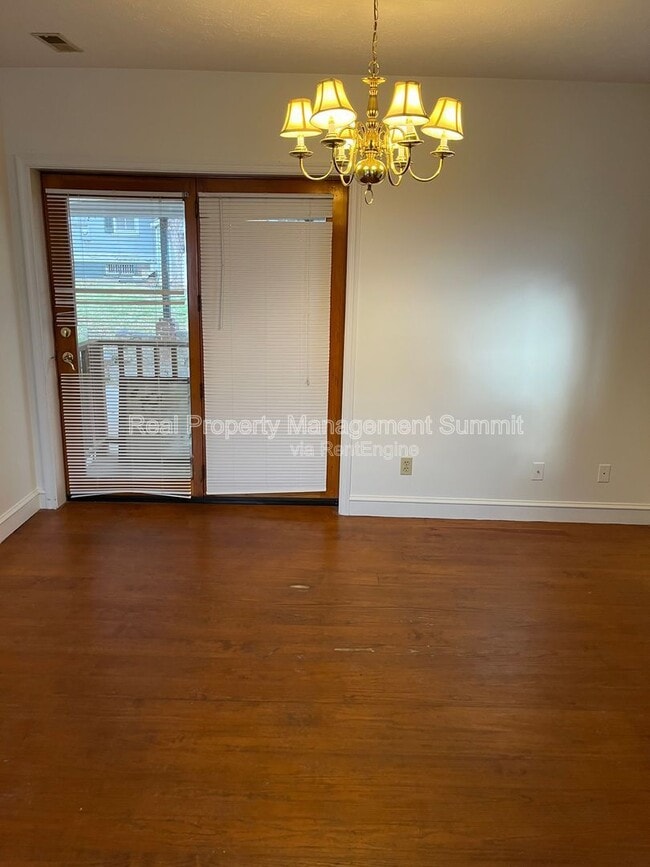 Building Photo - 10 Fayette St