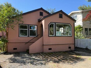 Building Photo - 199 Tunstead Ave